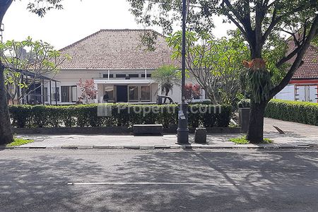 Jual Rumah Kolonial Untuk Komersial Super Strategis di Jalan Riau Martadinata Bandung