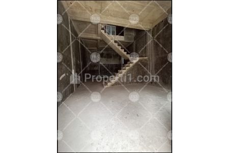 Jual Villa 2,5 Tingkat Komplek Cemara Asri Jalan Katalia Terrace 2