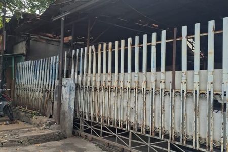 Dijual Tanah dan Ada Bangunan di Jalan Raya Kemandoran, Jakarta Barat