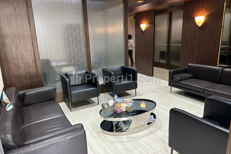 Dijual Cepat Ruko 3,5 Lantai Siap Usaha, Bebas Banjir, Full Funished, Strategis di Rawamangun, Jakarta Timur