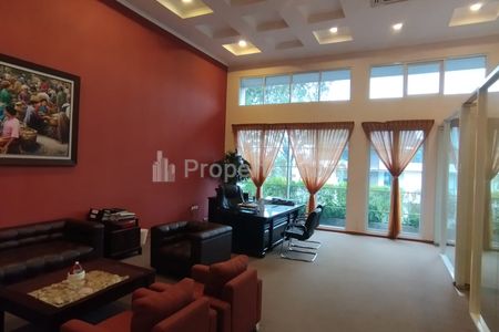 Dijual Cepat Ruko Gandeng 3 Lantai Eks Kantor Siap Pakai di Kelapa Gading, Jakarta Utara