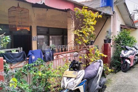 Dijual Rumah Butuh Renovasi Dekat Juanda Perumnas Depok 2 Timur Dalam