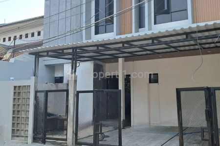 Dijual Rumah Dalam Komplek Dekat Living Plaza Cinere