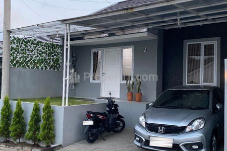 Tampak Depan ada Carport 