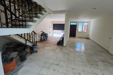 Disewakan Rumah Strategis Dekat Jalan Utama Hayam Wuruk dan Halte Busway Olimo, Taman Sari, Jakarta Barat
