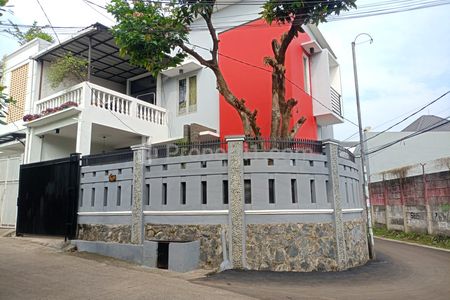 Tampak Depan Rumah Hook