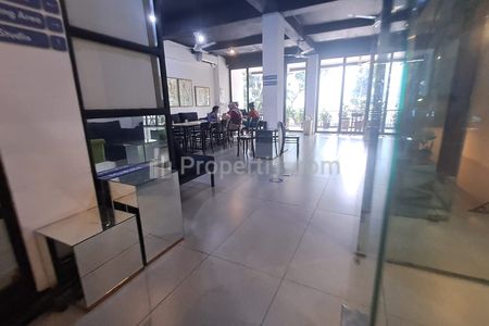 Sewa Ruko Siap Huni Ex Cafe 3 Lantai Full AC di Kebayoran Baru, Dekat Gunawarman, Tendean, Senopati, Suryo, Monginsidi, Jakarta Selatan