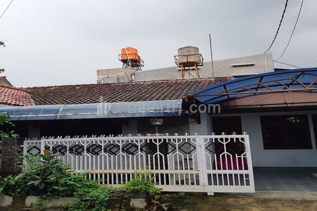 Sewa Rumah 3 Kamar Tidur dan 2 Kamar Mandi Dekat Toserba Griya Arcamanik Bandung