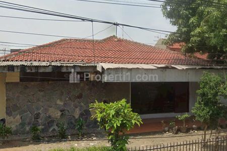 Dijual Cepat Rumah Tua Hitung Tanah Luas 637m2 di Karawang Barat, Jawa Barat