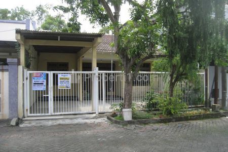 JUAL Rumah Depan Taman SHM di Darmo Sentosa Raya Surabaya