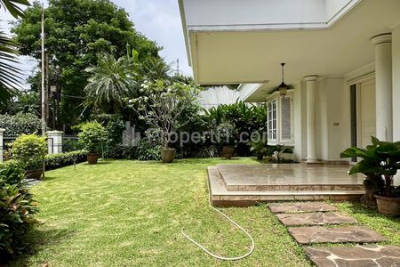Jual Rumah di Simprug Golf Jakarta Selatan - 5 Kamar Tidur, Ada Kolam Renang