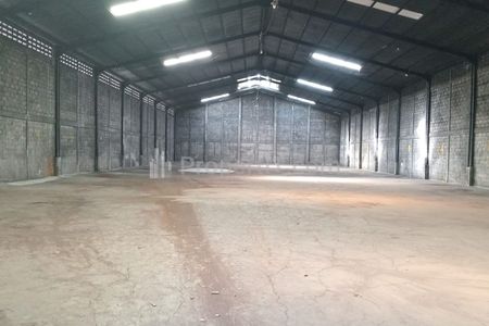Disewakan Gudang Romokalisari Asemrowo Surabaya, Ada Mess Karyawan dan Container 40 Feet Masuk Serta Ada Lahan Parkir Mobil di Dalam