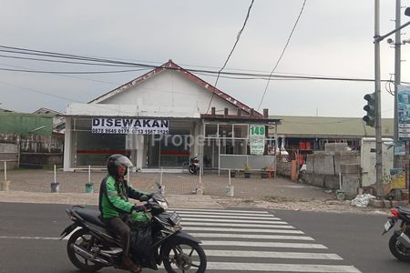 Disewakan Tempat Usaha di Pinggir Jalan Raya Bogor Barat - Parkiran Sangat Luas Jarang Ada - Lokasi Sangat Strategis