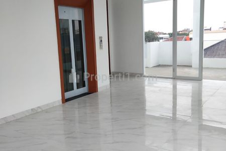 Dijual Rumah Baru di Sunter Paradise Jakarta Utara, Lengkap dengan Garasi, Lift, dan Kolam Renang