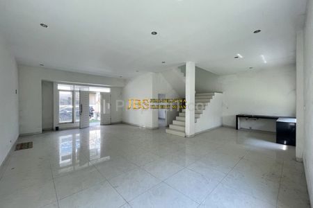 Dijual Rumah di Komplek Cemara Kuta Jalan Seminyak (Belakang Ada Kanal) - Medan