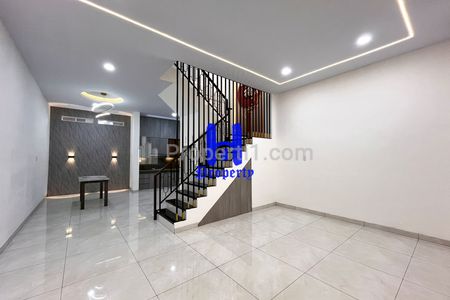 Dijual Rumah Lux 2,5 Tingkat di Komplek Opera House Jalan Suluh - Pancing, Medan