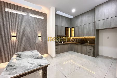 Jual Rumah Siap Huni Lux Furnish di Komplek Opera House Jalan Suluh - Pancing, Medan