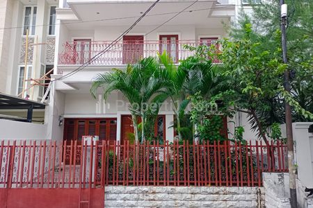 Sewa Rumah Furnished Siap Huni di Alam Segar, 5 Menit ke Jln Raya Metro Pondok Indah, Jakarta Selatan