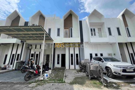 Dijual Rumah Kondisi Kosong di Komplek Karya Grande Jalan Guru Sinumba II - Medan