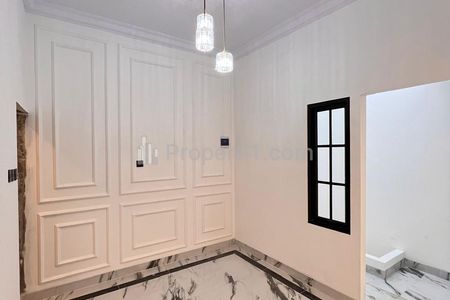 Dijual Rumah 2,5 Lantai Dekat Jalan Tanjung Barat Selatan, Stasiun Lenteng Agung, Toll Simatupang, AEON Mall, Tersedia Kolam Renang Cluster