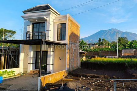 Dijual Rumah Bergaya American Clasic yang Jauh dari Hiruk Pikuk Kota di Karangploso, Malang