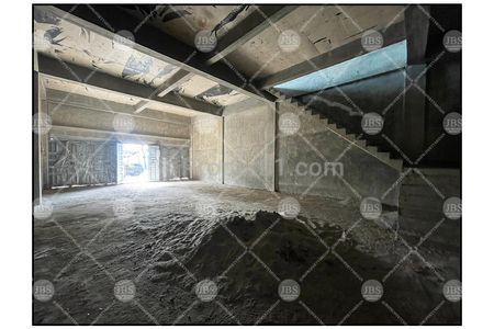 Dijual/Disewakan Ruko 4,5 Tingkat  Kondisi Kosong Jalan KL. Yos Sudarso Medan