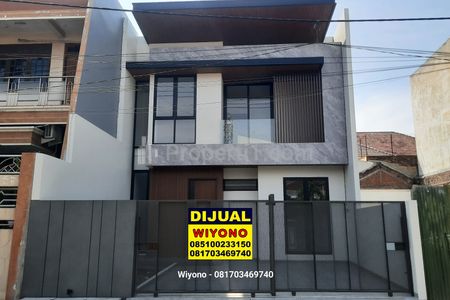 Jual Rumah Manyar Kertoarjo Surabaya Timur Baru Gres Siap Huni Dekat Galaxy Mall Row Jalan 3 mobil Longgar