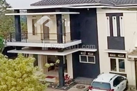 Jual Rumah Villa Cantik dengan Kolam Renang di Jalan Rajamandala Cipatat Bandung Barat Dekat Pasar Rajamandala Kulon, Sasak Rajamandala