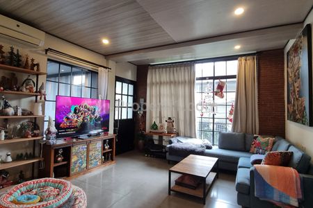 Sewa Rumah di Cipete Dekat MRT Jakarta Selatan - 3+1 BR Furnished