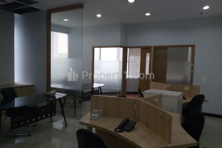 Dijual Ruang Kantor untuk 8 Pax di Epiwalk Epicentrum Full Furnished di Jakarta Selatan