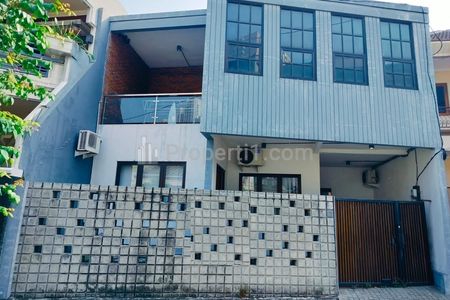 Rumah Dijual di Simpang Darmo Permai Selatan Surabaya Barat