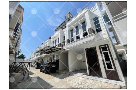 Jual Rumah 2,5 Tingkat Siap Huni Komplek Icon Estate  Jl. Perjuangan - Medan
