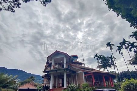 Dijual Rumah Villa di Cisarua, Kabupaten Bogor, Jawa Barat