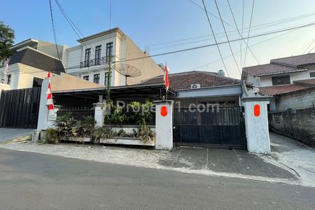 Jual Rumah Hook Super Strategis di Cipete Selatan Jakarta Selatan, 400 meter ke Jalan Raya Antasari