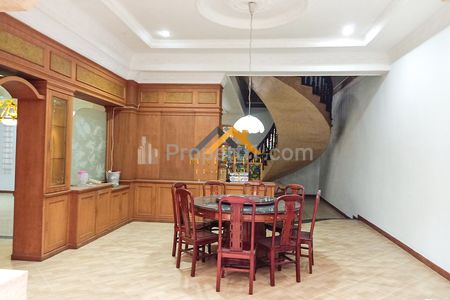 Dijual/Disewakan Rumah 2 Tingkat Komplek Cemara Asri  Jalan Sakura - Deli Serdang
