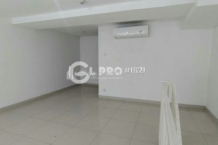Sewa Office Kantor Ruang Usaha SOHO Residence Luas 96m2 Connecting Mall Central Park di Jalan S. Parman Jakarta Barat