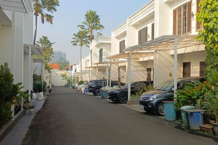 Dijual Cepat Rumah 2 Lantai Siap Huni di Town House Lebak Bulus Jakarta Selatan – Harga di Bawah Pasaran!
