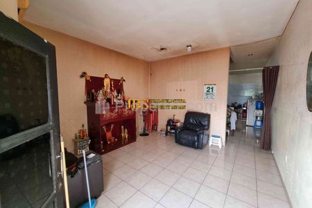 Dijual/Disewakan Rumah 2 Tingkat Siap Huni di Jalan Bilal Gg. Melawai - Medan