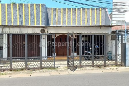 Sewa Rumah Cocok untuk Kantor/Usaha Pinggir Jalan Raya Ceger, Minimal 2 Tahun, Cuma Bagian Depan Saja