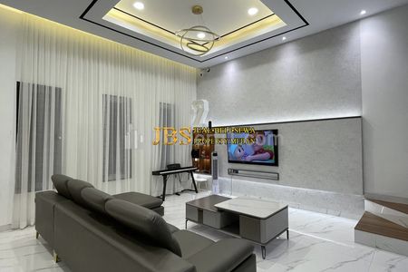 Dijual Rumah 3,5 Tingkat di Komplek Imperial Mansion Jalan Ps. III Tapian Nauli - Medan Sunggal