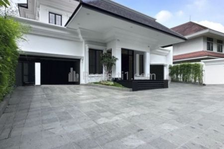 Disewakan Rumah Mewah di Area Menteng Jakarta Pusat STD172