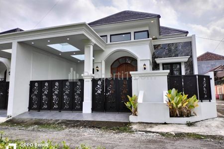Dijual Rumah Mewah Klasik Dekat Kampus UII Sleman Yogyakarta