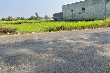 Dijual Tanah Datar 2040m² Tepi Jalan Raya Kedawung Sragen