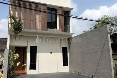 Dijual Rumah Modern 2 Lantai dekat Stadion Maguwoharjo Sleman