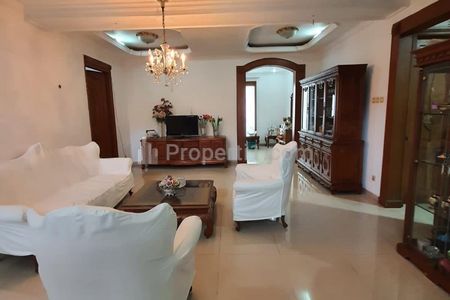 Dijual Rumah Daerah Bintaro Tangerang Selatan - 5+1 Bedroom Semi Furnished