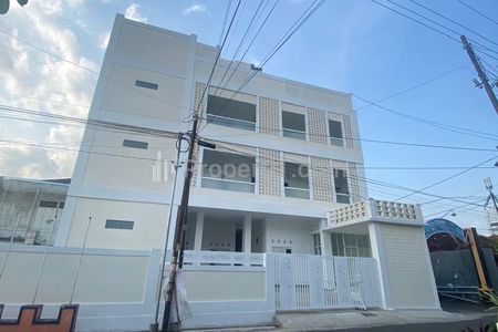 Dijual Kost Eksklusif Baru 3 Lantai 27 Kamar di Jl. Kaliurang Km 4 Yogyakarta Dekat UGM, UNY