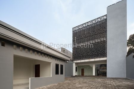 Dijual Mini Office dengan Luas Bangunan 578m2 Surat Lengkap SHM, IMB (Siap AJB) di Cilandak Jakarta Selatan
