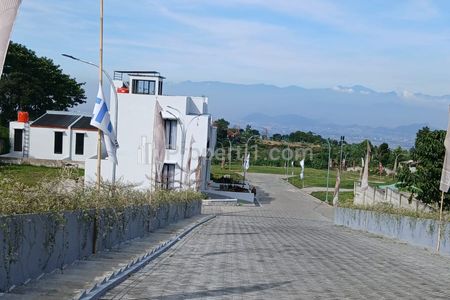 Dipasarkan Rumah 2 Lantai dengan Roof Top Lokasi Strategis Dekat Tol Bisa Disewakan di Cisarua Bandung