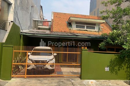 Disewakan Rumah 4+1 Kamar di Daerah Tomang Jakarta Barat