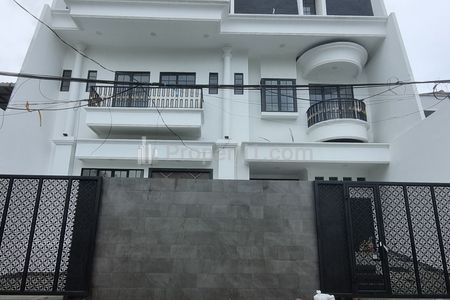 Dijual Rumah Baru Classic Minimalis Mewah di Tomang, Grogol Petamburan, Jakarta Barat